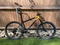 Nordest Britango 3 nebo Jeronimo Txabardo + karbonová kola, sedlovka OneUp, sada Shimano XT