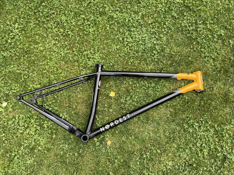 Nordest Britango 3 nebo Jeronimo Txabardo + karbonová kola, OneUp, Pike Ultimate, Shimano XT