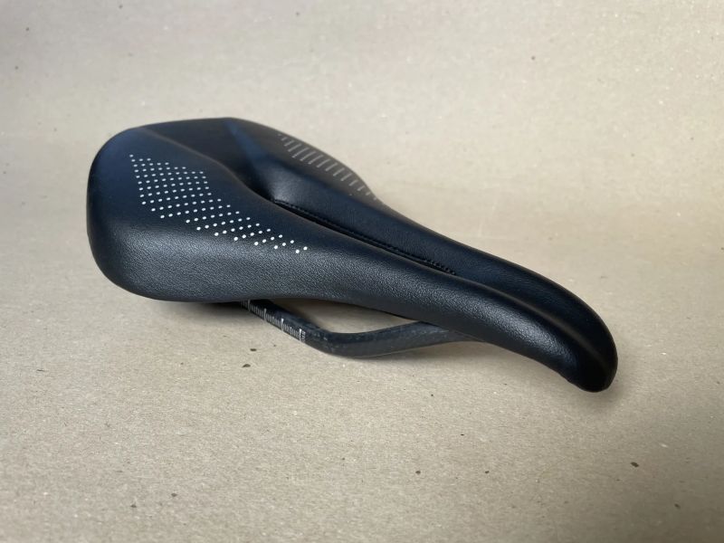 Karbonové sedlo ELITA ONE 123g