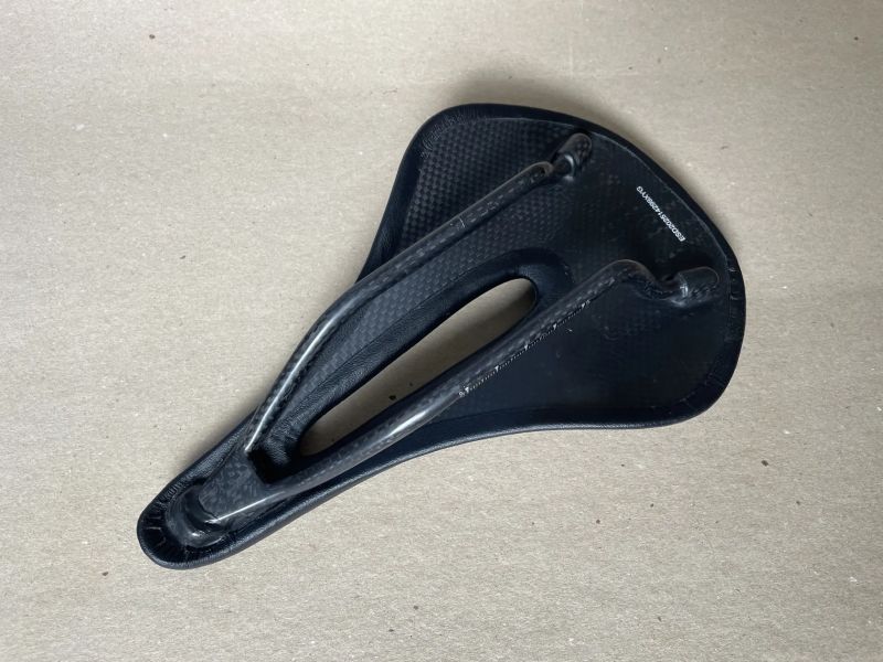 Karbonové sedlo ELITA ONE 123g