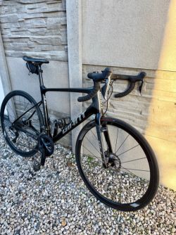 Silniční karbonové Giant Defy Advanced Pro 0 vel. M/L