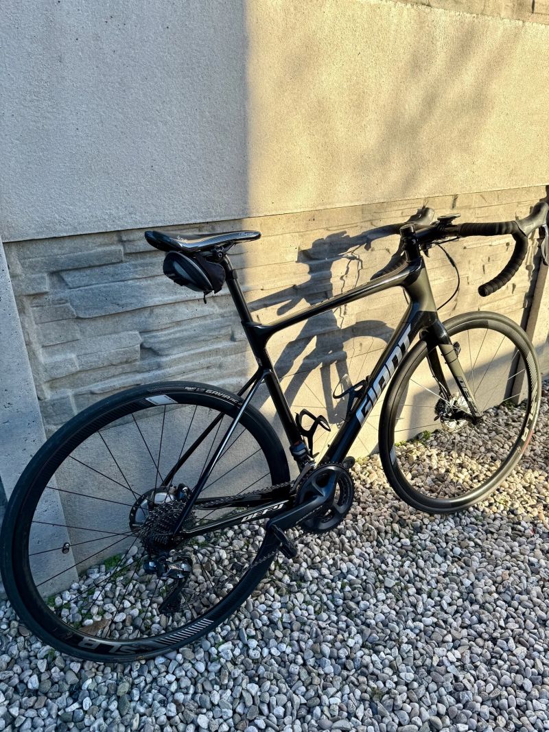 Silniční karbonové Giant Defy Advanced Pro 0 vel. M/L