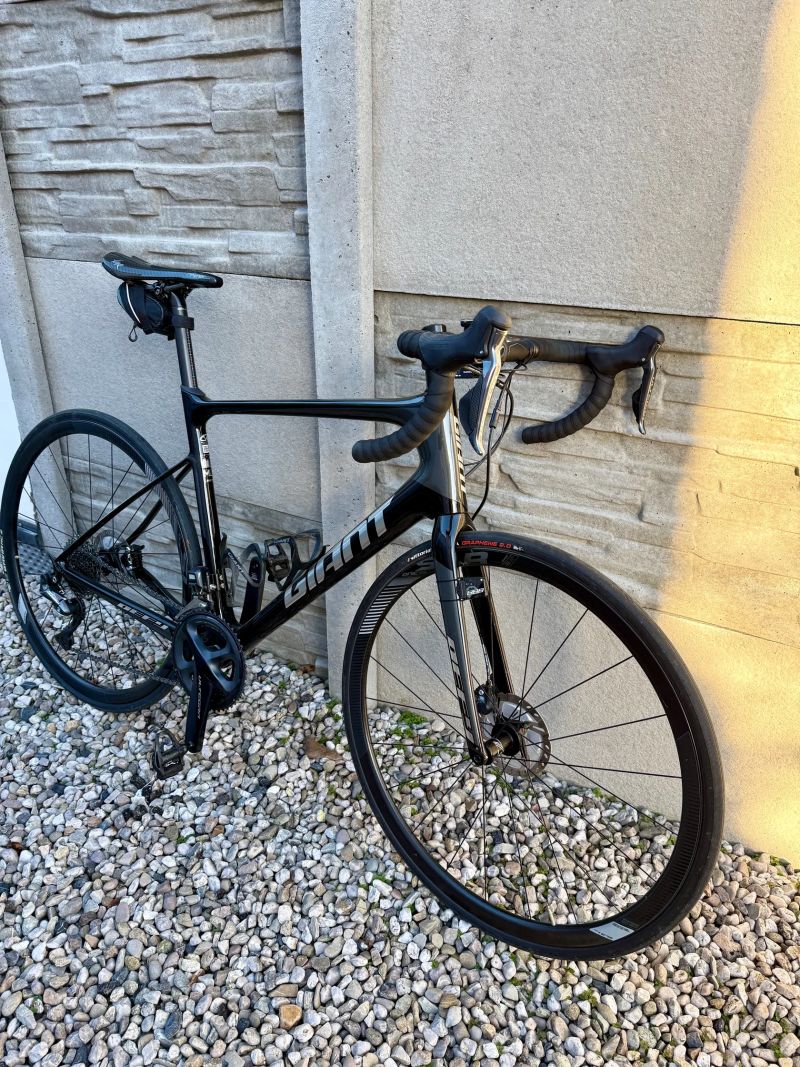 Silniční karbonové Giant Defy Advanced Pro 0 vel. M/L