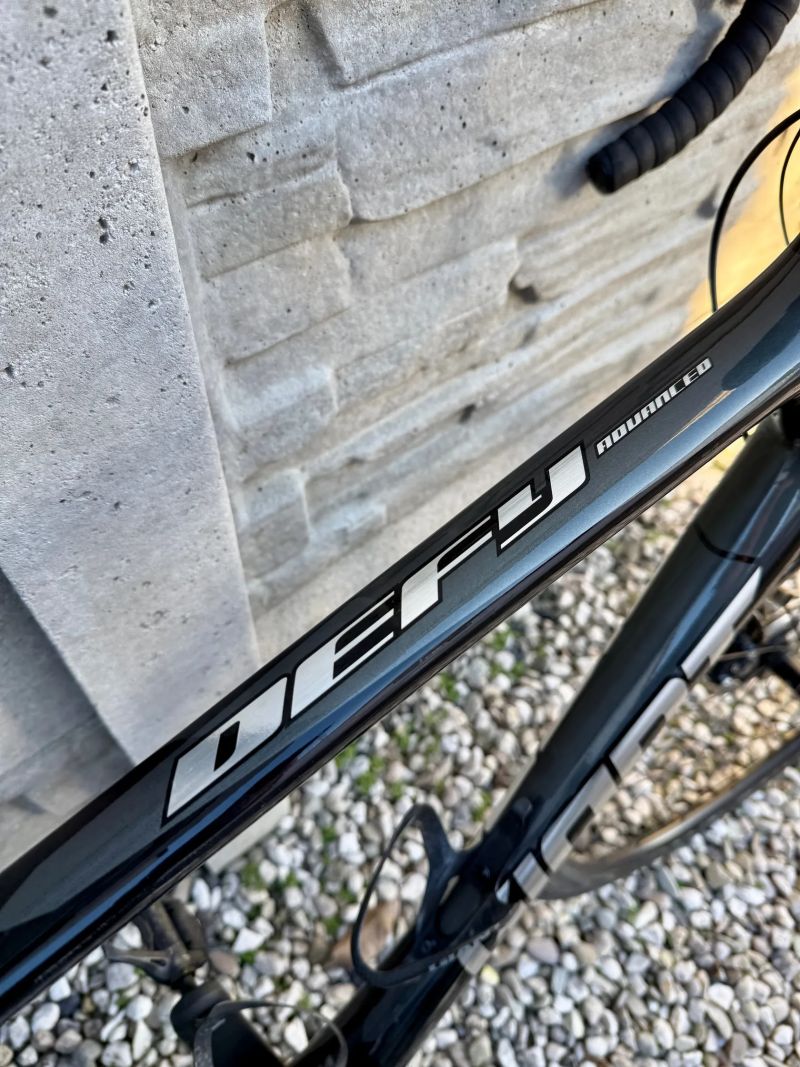 Silniční karbonové Giant Defy Advanced Pro 0 vel. M/L