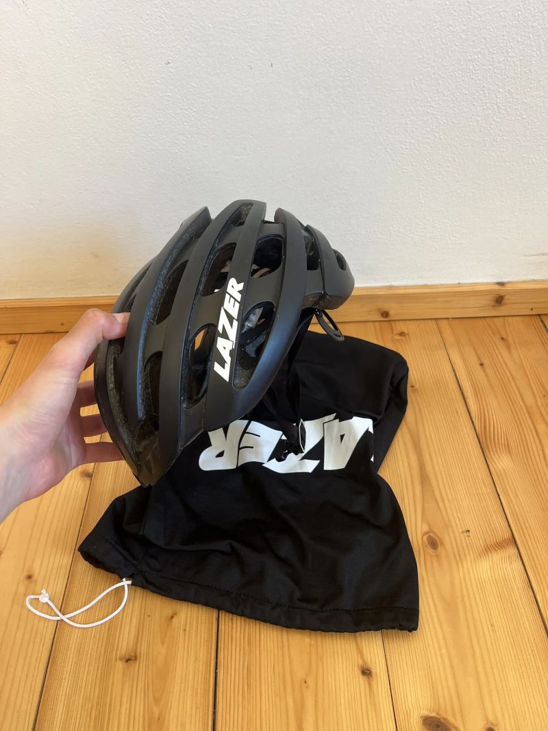 Lazer helma černá.