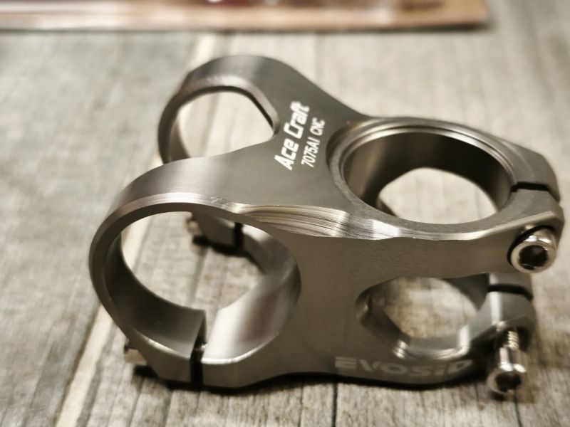 představce HOPE Renthal Crankbrothers RACEFACE Syncros REVE