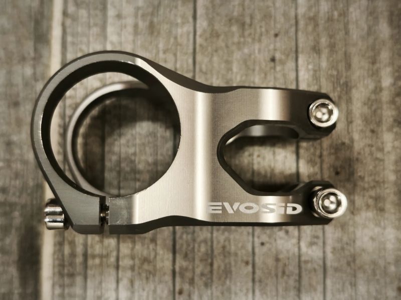 představce HOPE Renthal Crankbrothers RACEFACE Syncros REVE