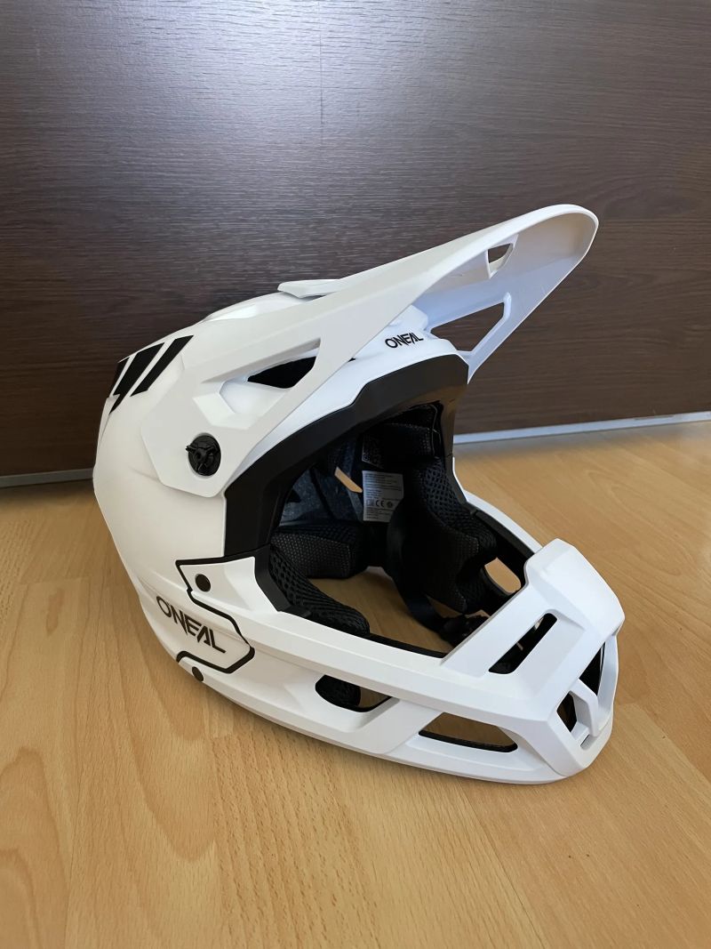 Nová, nikdy nepoužitá integrální helma O’neal SL1 Crest