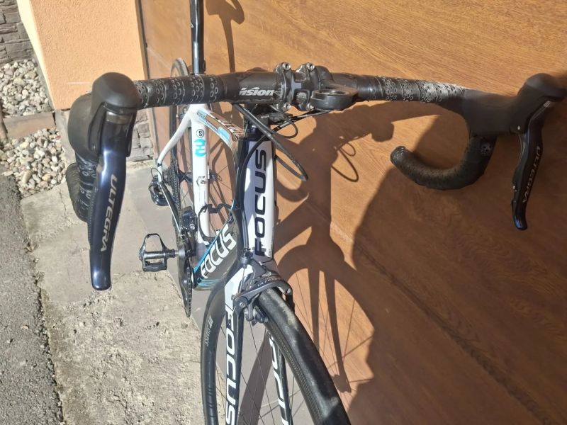 Silniční kolo Focus Izalco