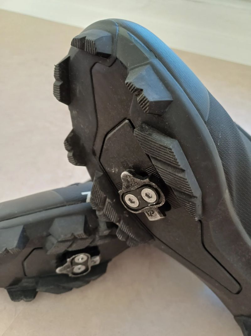 Tretry na kolo Rockrider Xc Race 700 včetně nových kufrů velikost 44