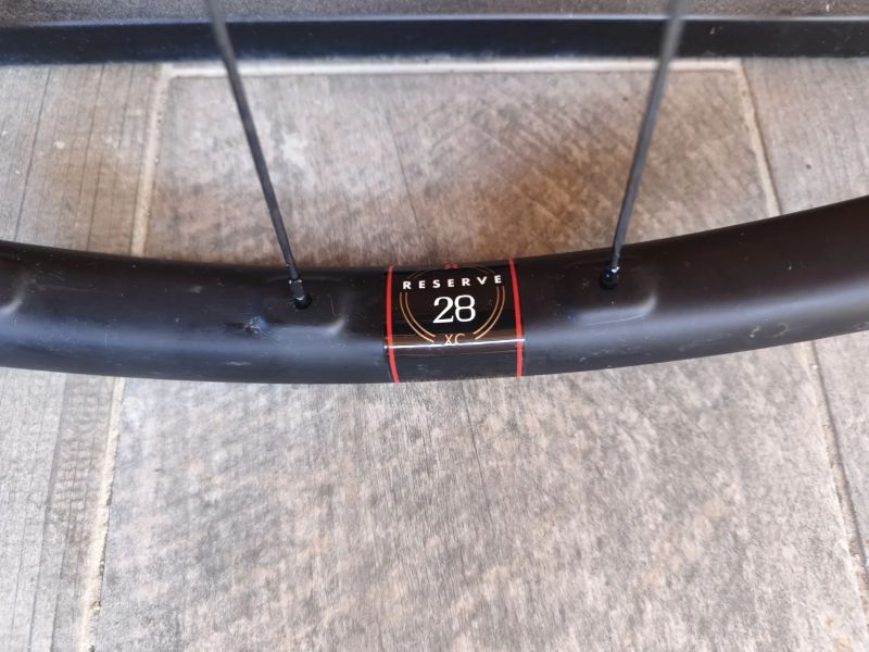 Zapletená kola Reserve 28XC na Boost nábojích DTswiss 180 SP CL 29"