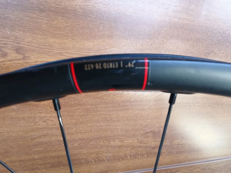 Zapletená kola Reserve 28XC na Boost nábojích DTswiss 180 SP CL 29"