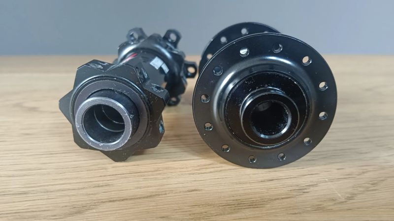 přední náby DTswiss 350 12x100 a DTswiss 370 15x100