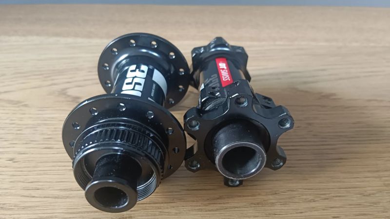 přední náby DTswiss 350 12x100 a DTswiss 370 15x100