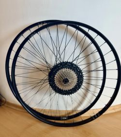 WTB zapletená kola i30 KOM včetně kazety SunRace