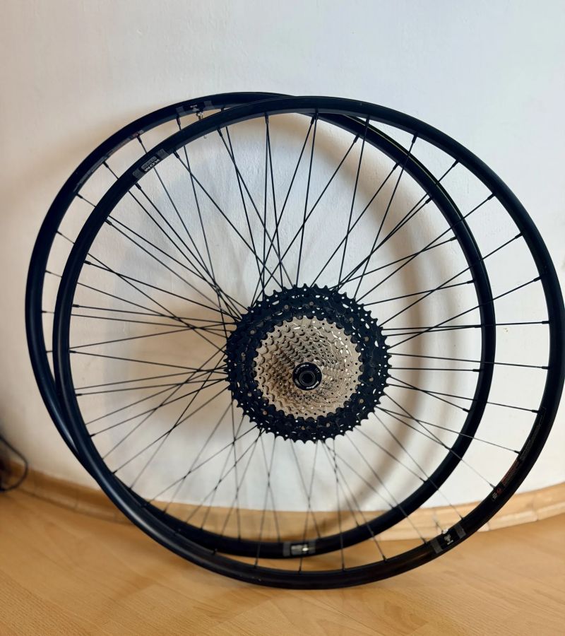 WTB zapletená kola i30 KOM včetně kazety SunRace