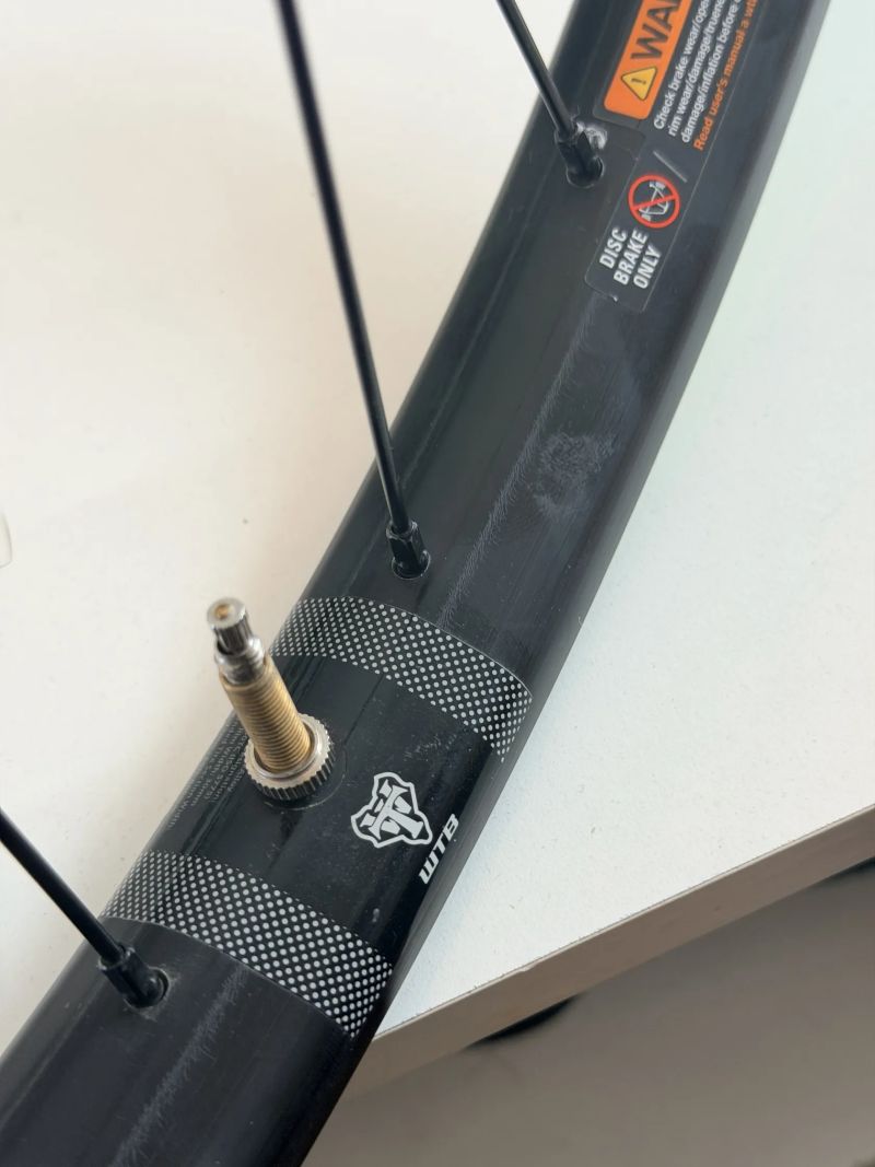 WTB zapletená kola i30 KOM včetně kazety SunRace