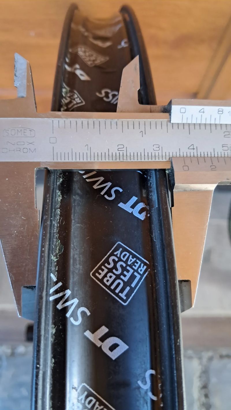 karbonové enduro kola Zelvy 27,5" s Boost osou Propain Bicycles a XD ořech