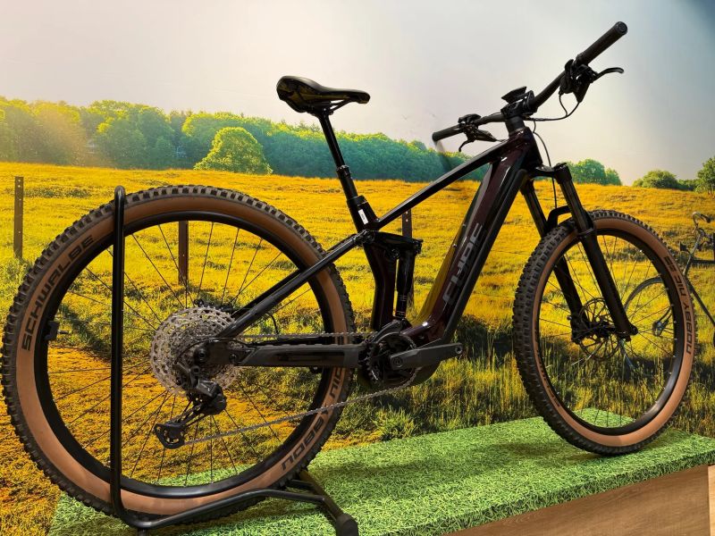 Cube stereo hybrid 140