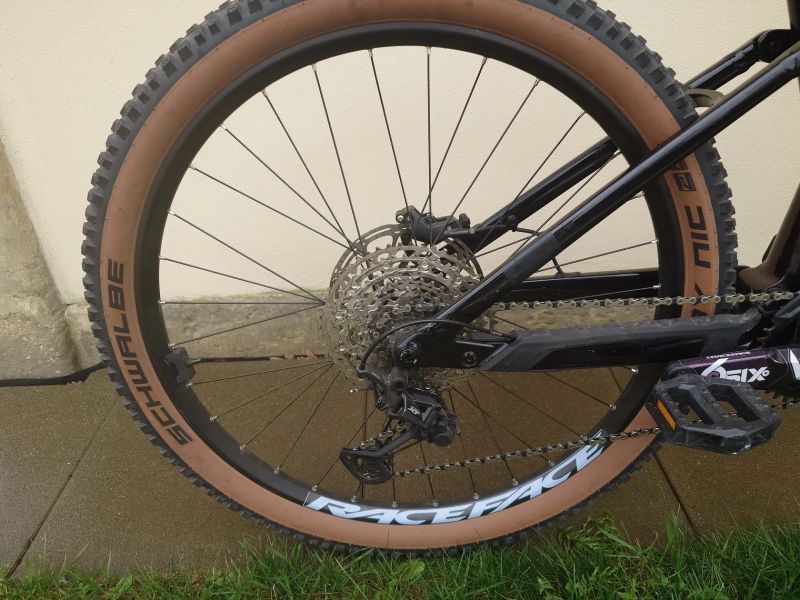 Cube stereo hybrid 140