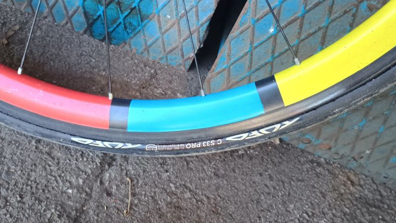 Karbonové silniční kolo