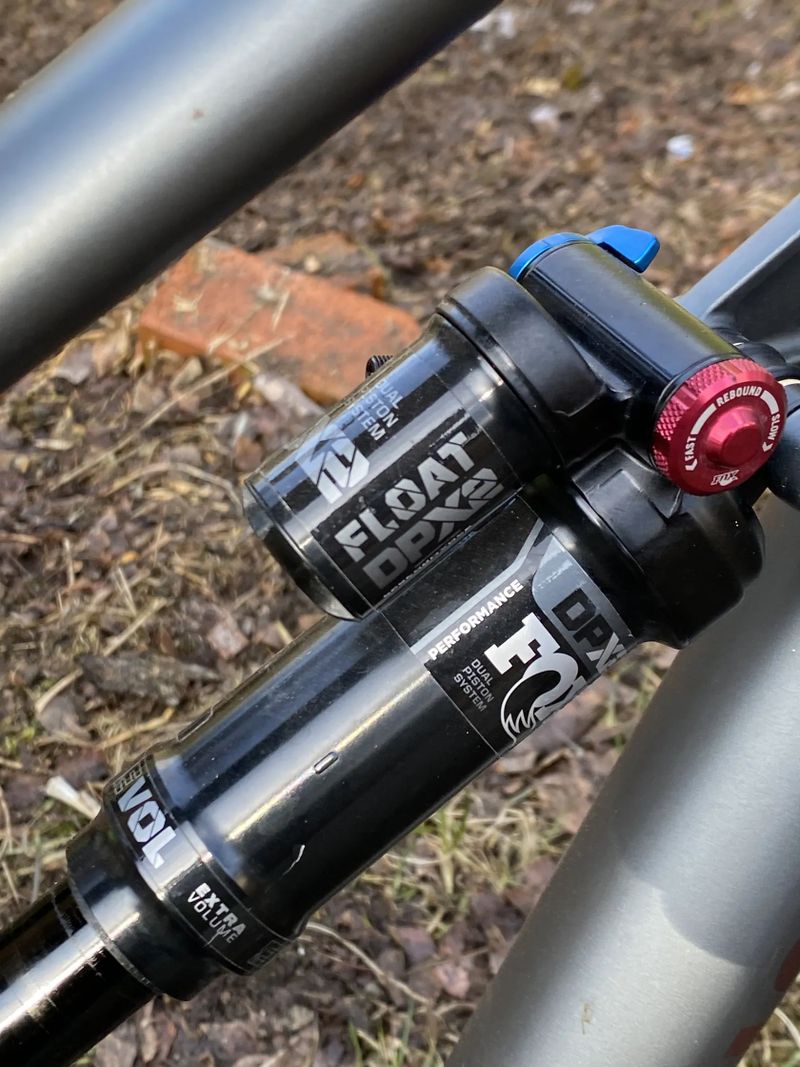 Specialized Status 160 ve velikosti M, pro 165-180cm Fox Float GPX2, Sram Code