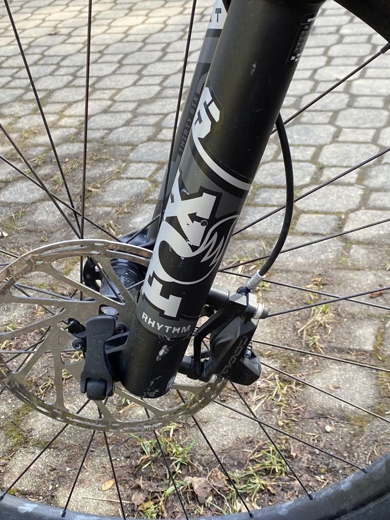 Specialized Status 160 ve velikosti M, pro 165-180cm Fox Float GPX2, Sram Code