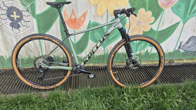 Kellys Gate 90 (2021) vel. L – FOX 32 Rhythm, kompletní Shimano XT M8100, teleskopka KS