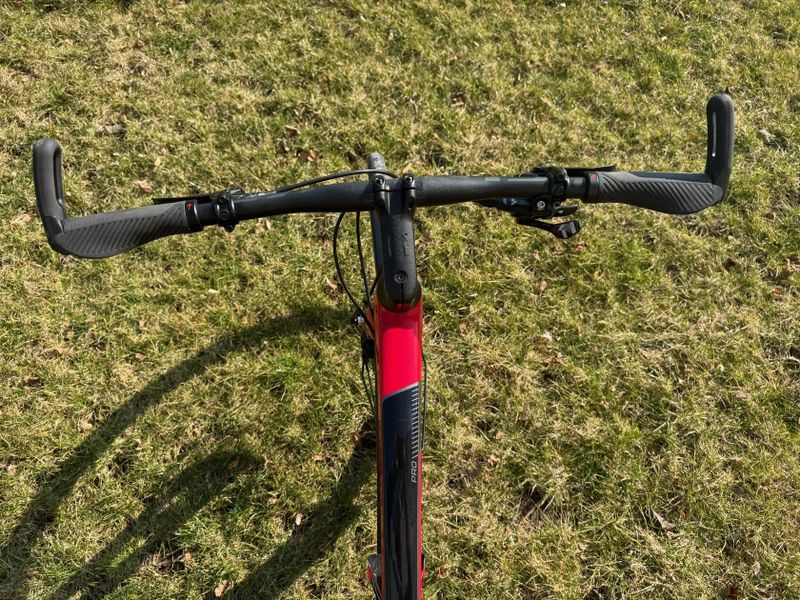 Specialized Sirrus Expert Carbon Disc. Velikost M,10,5kg