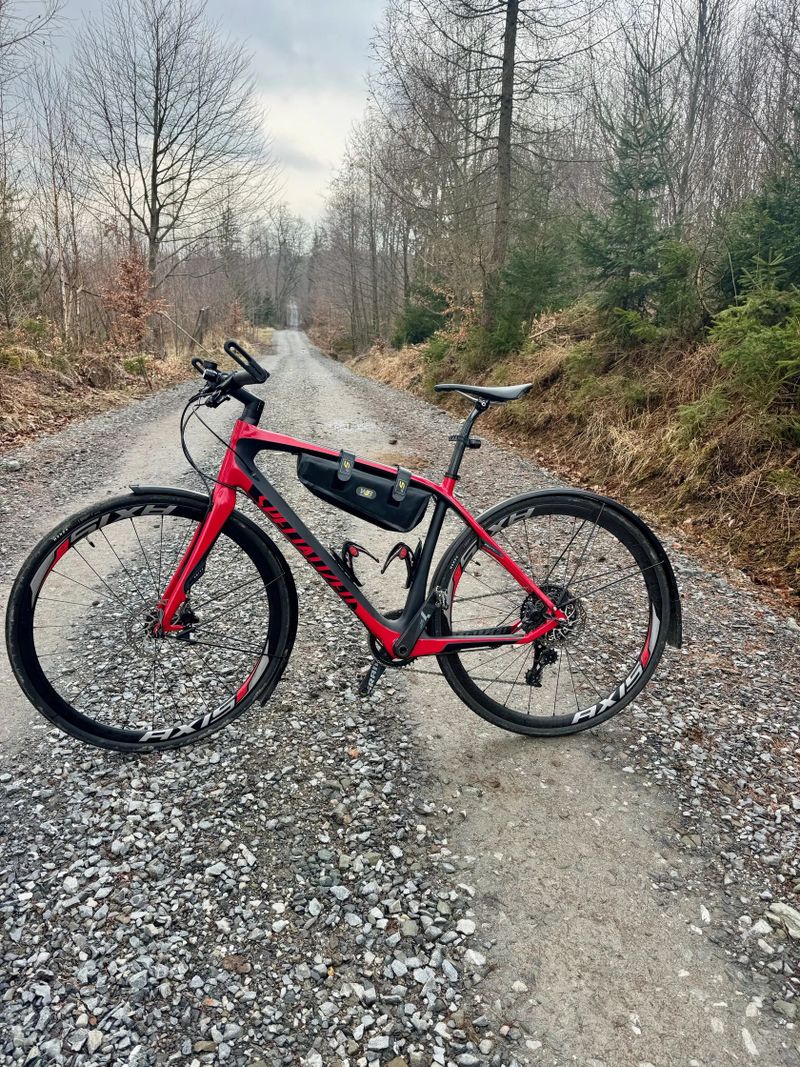 Specialized Sirrus Expert Carbon Disc. Velikost M,10,5kg