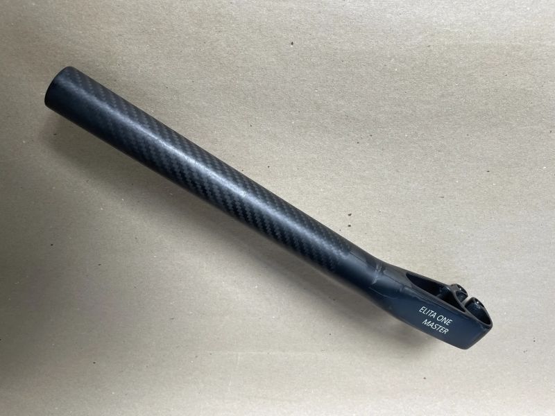 Karbonová sedlovka ELITAONE, offset 25mm 30,9mm 350mm