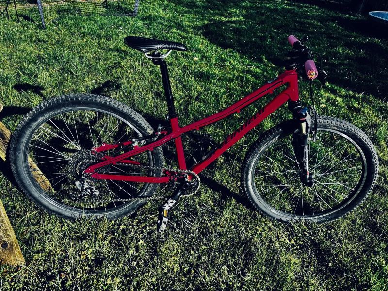 růžové dívčí kolo Specialized 24