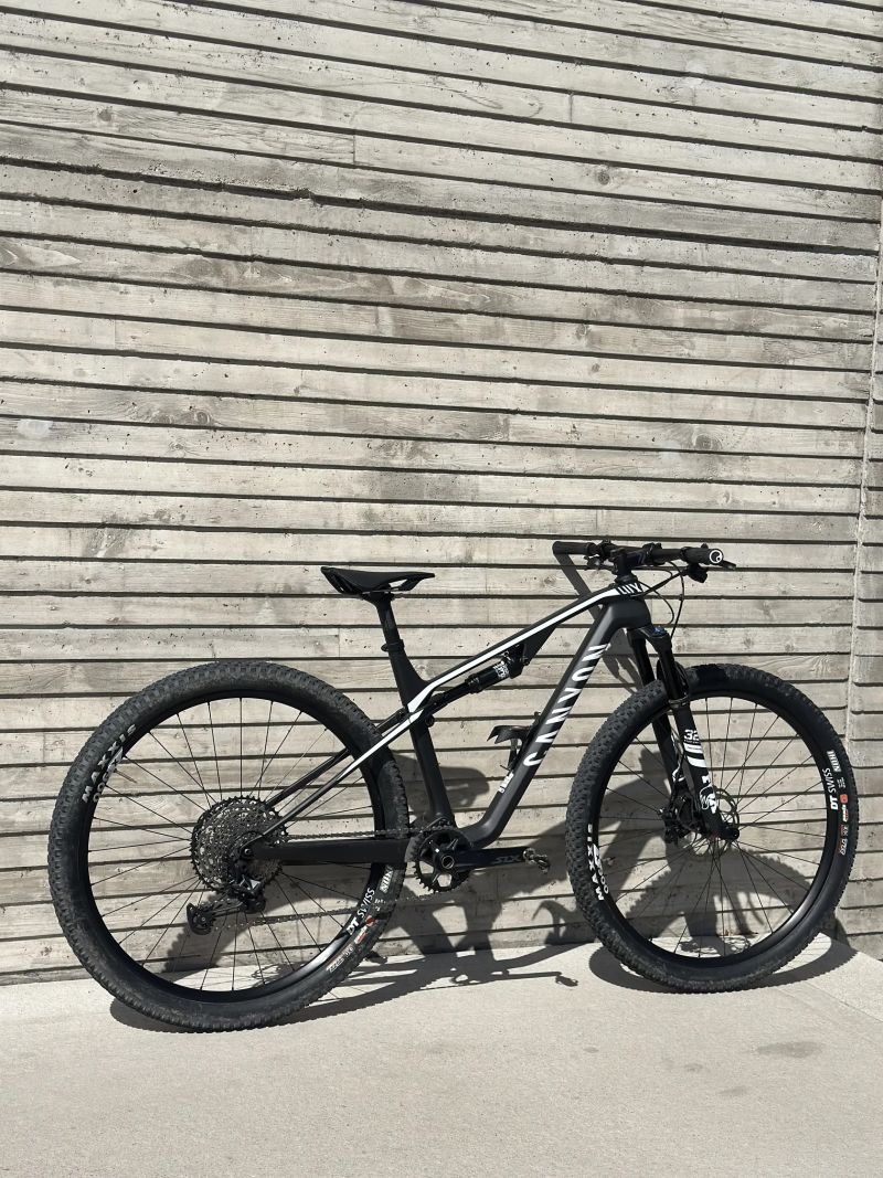 Canyon Lux World Cup CF | M | 2000km