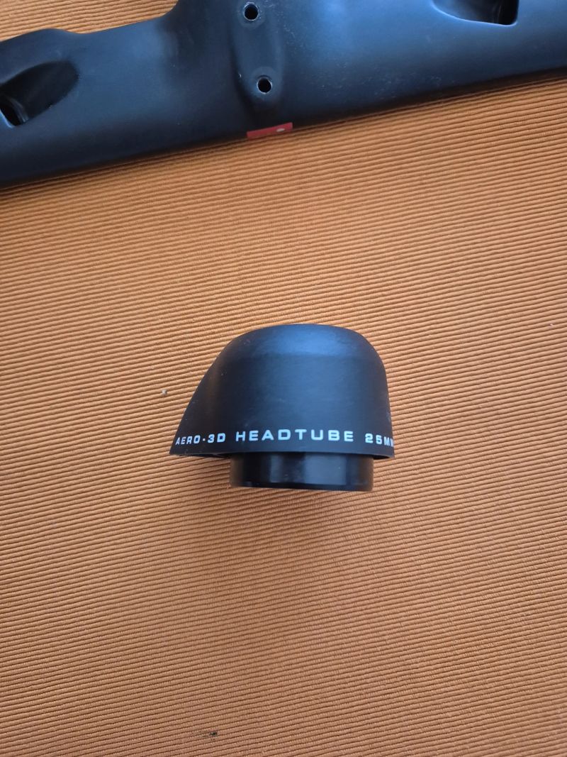 Špičkový karbonový aero kokpit Argon 18 AHB5000 + 3D Headtube