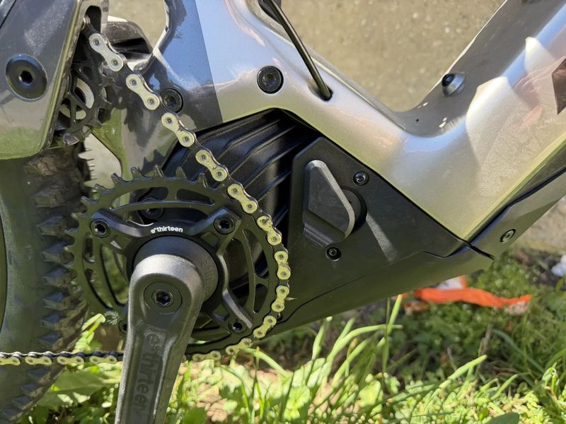 Celoodpruzene karbonove elektrokolo