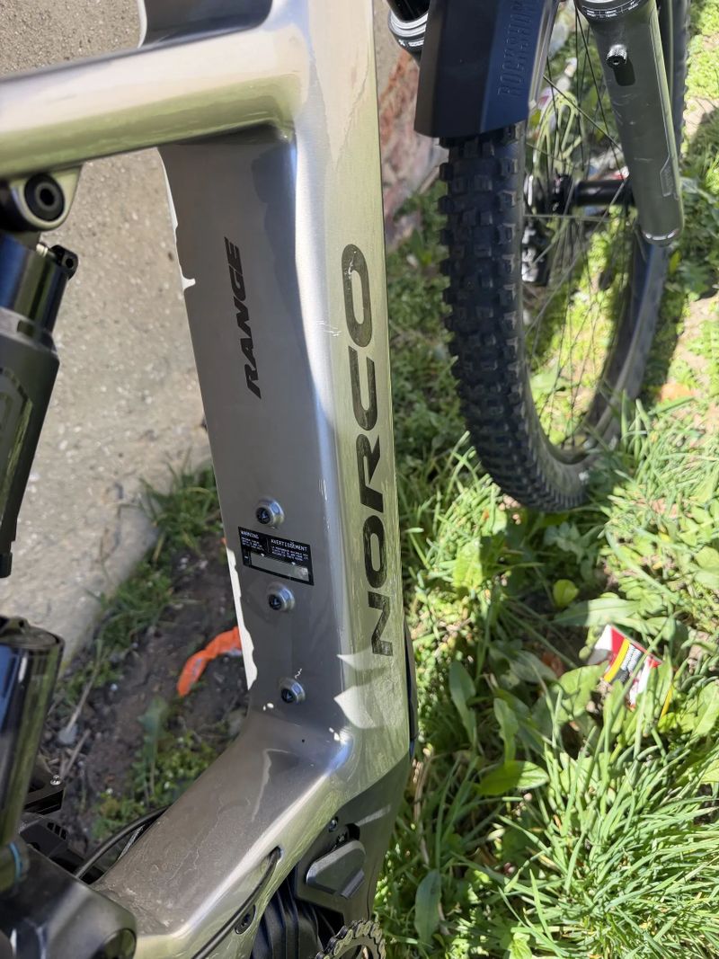 Celoodpruzene karbonove elektrokolo