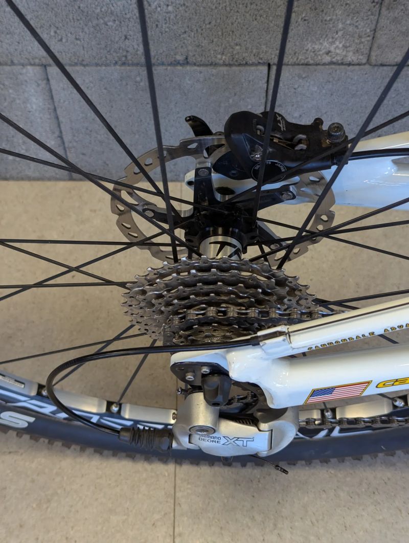 Cannondale Jekyll 2000 SL, velikost XL, rok 2001, po kompletní repasi, komplet Shimano XT