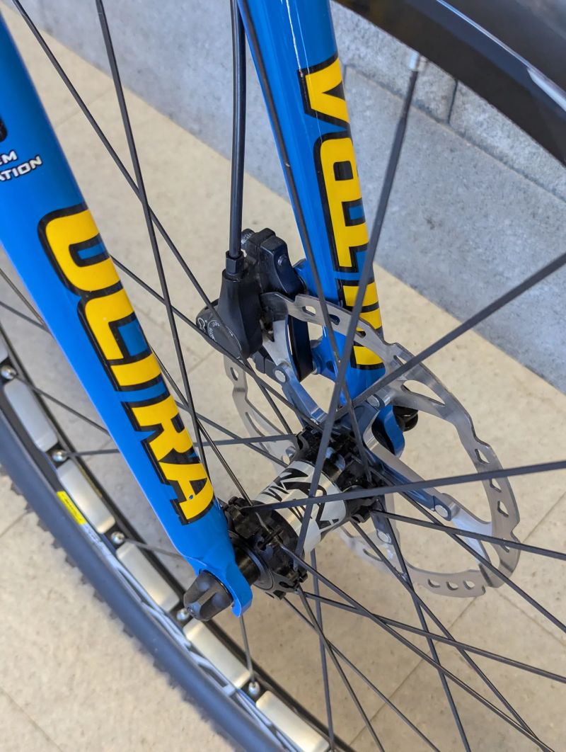 Cannondale Jekyll 2000 SL, velikost XL, rok 2001, po kompletní repasi, komplet Shimano XT