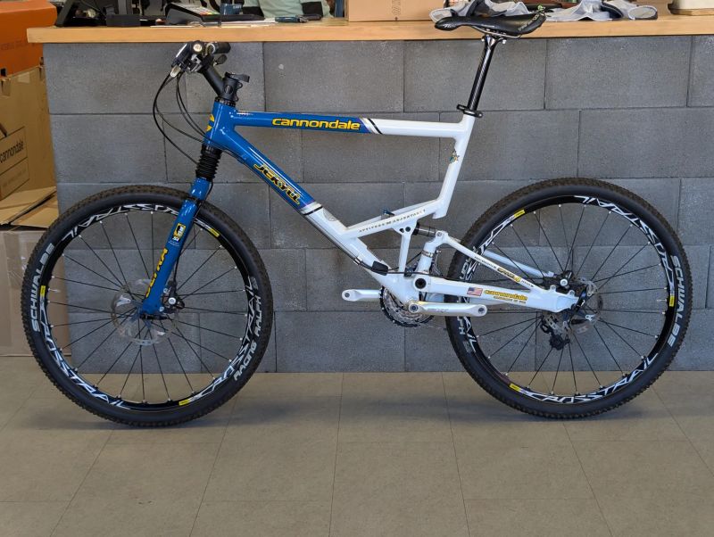 Cannondale Jekyll 2000 SL, velikost XL, rok 2001, po kompletní repasi, komplet Shimano XT