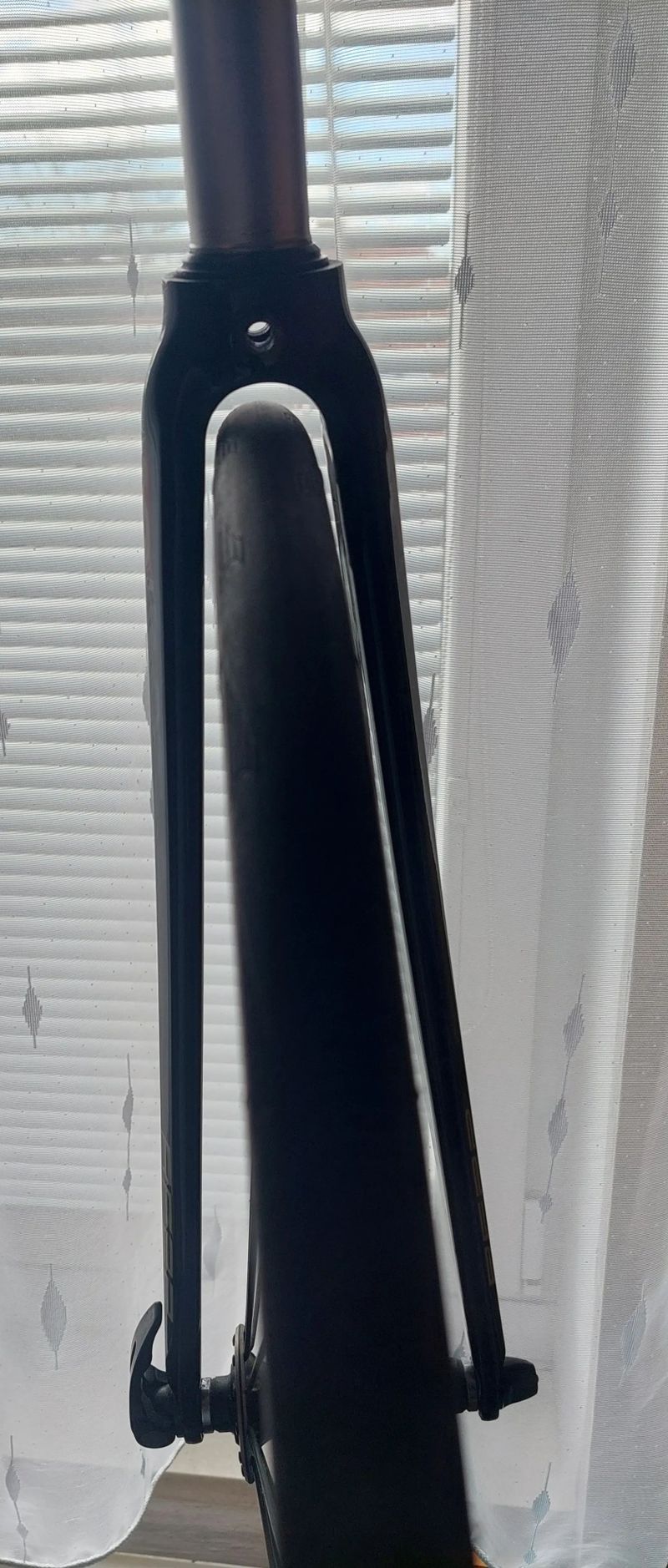 Silniční karbonová vidlice Pell's RF22 Aero - REZERVACE