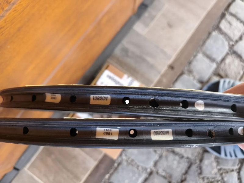 karbobové švýcarské ráfky POP-Products 26" MTB 32děr šířka vnitřní 20mm vnější 24mm váha 330g/ks 