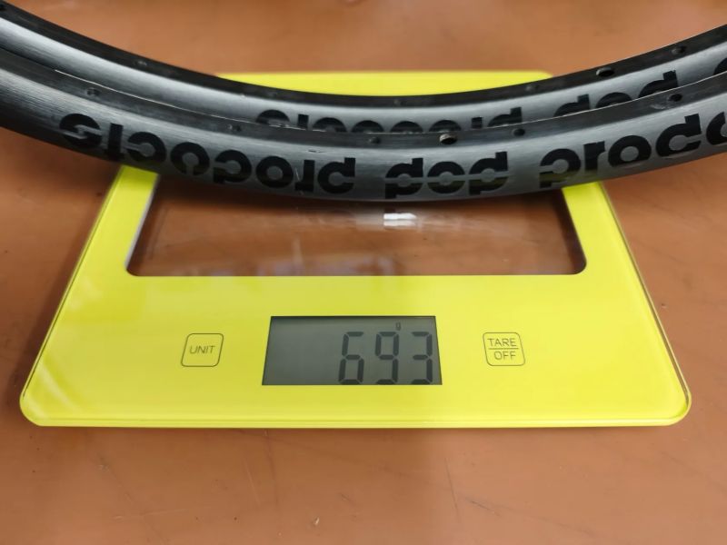 karbobové švýcarské ráfky POP-Products 26" MTB 32děr šířka vnitřní 20mm vnější 24mm váha 330g/ks 