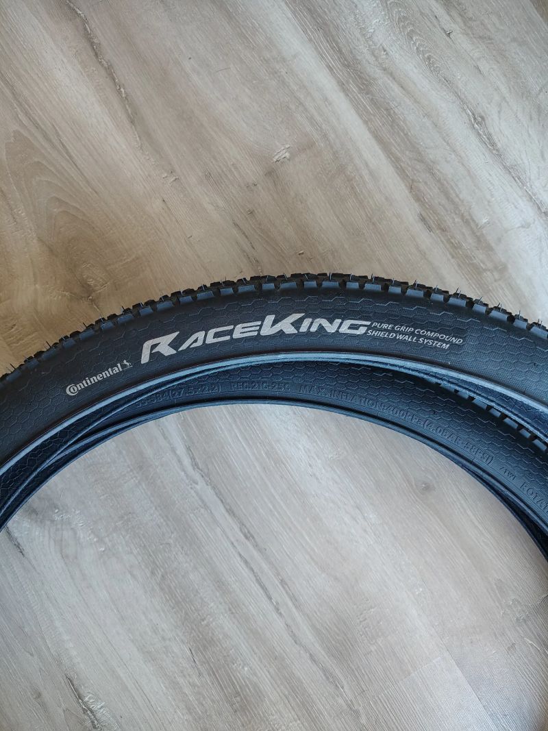 Prodám dva zánovní pláště Continental RaceKing 27,5x2.2 kevlar