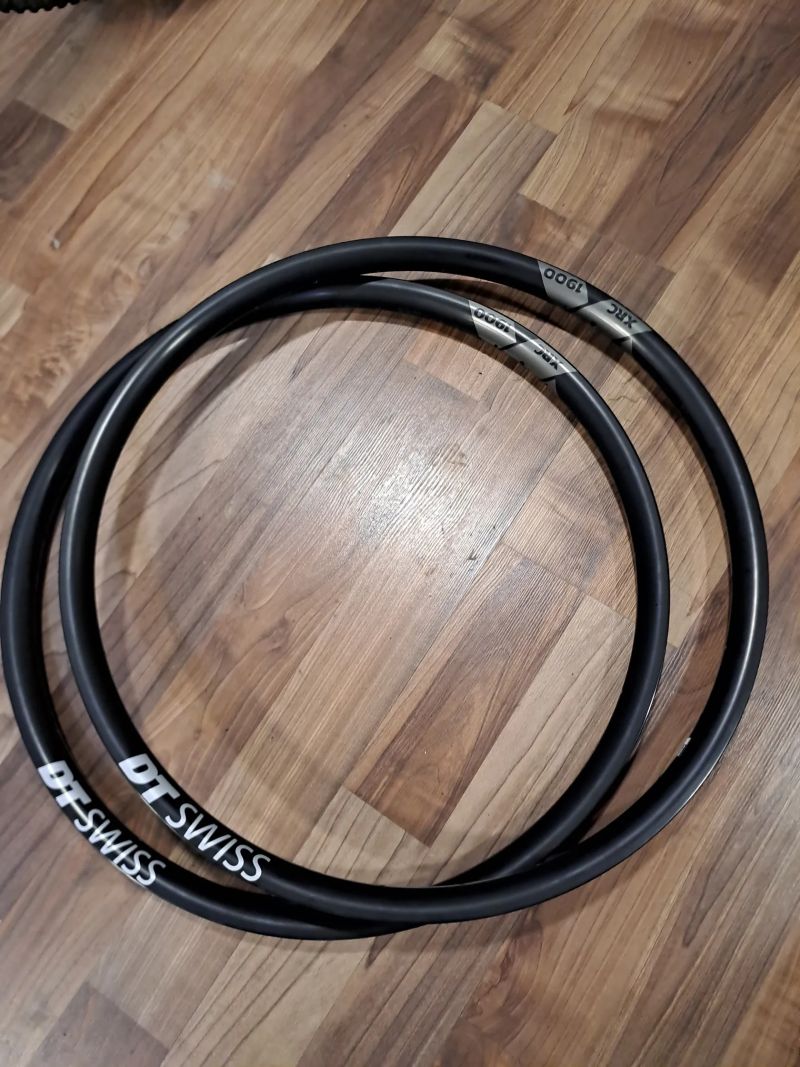 NOVÉ karbonové ráfky DT Swiss XRC 1900 / 28 děr 