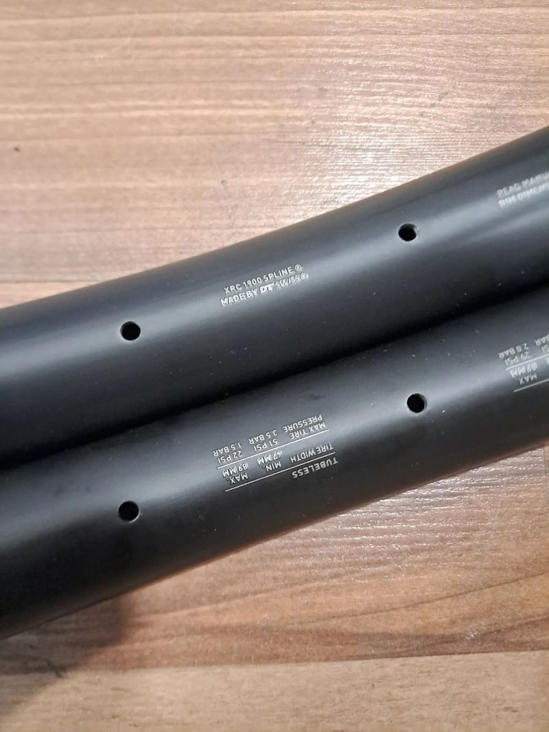 NOVÉ karbonové ráfky DT Swiss XRC 1900 / 28 děr 