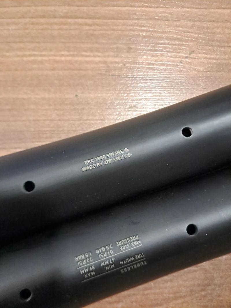 NOVÉ karbonové ráfky DT Swiss XRC 1900 / 28 děr 