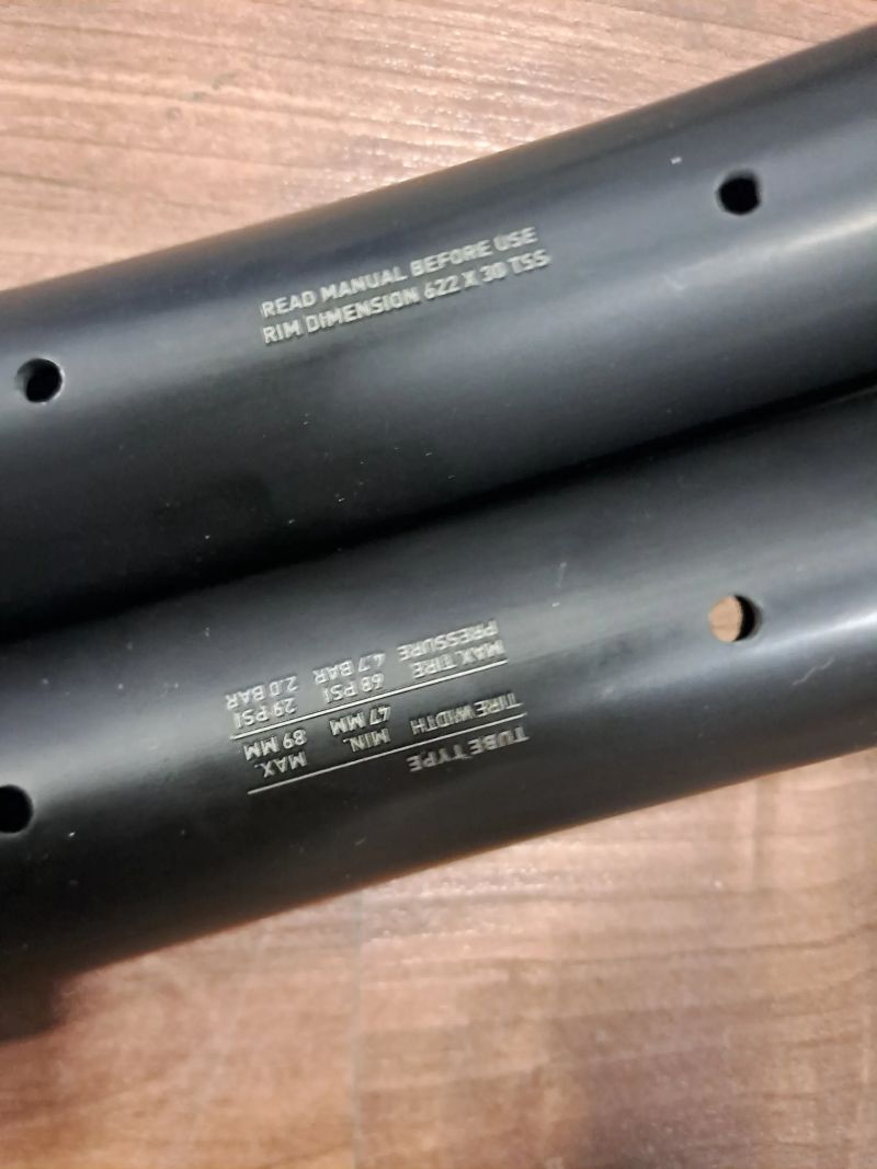 NOVÉ karbonové ráfky DT Swiss XRC 1900 / 28 děr 