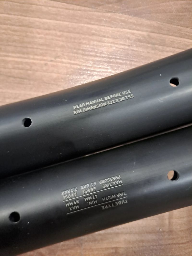 NOVÉ karbonové ráfky DT Swiss XRC 1900 / 28 děr 