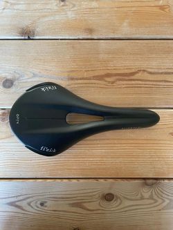 Sedlo FIZIK Aliante R5 šířka 145mm