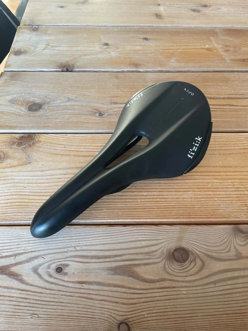 Sedlo FIZIK Aliante R5 šířka 145mm